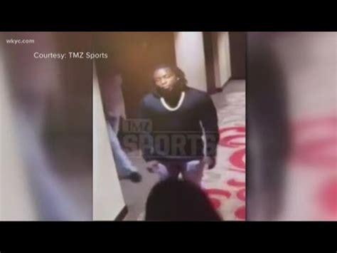 Video shows NFL star Kareem Hunt kicking, shoving woman - YouTube