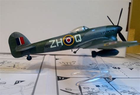 Hawker Typhoon -- Plastic Model Airplane Kit -- 1/72 Scale -- #02041 pictures by Jaimerote