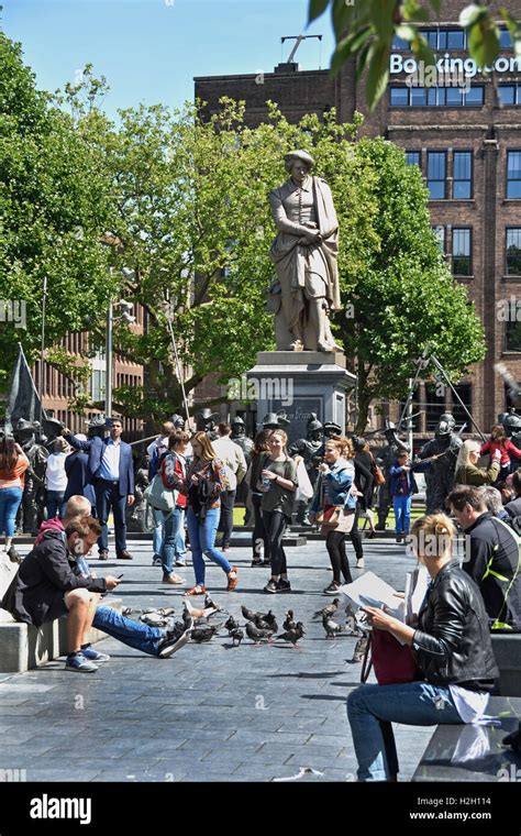 Rembrandtplein ( Rembrandt Square ) Amsterdam Netherlands nightlife Stock Photo - Alamy