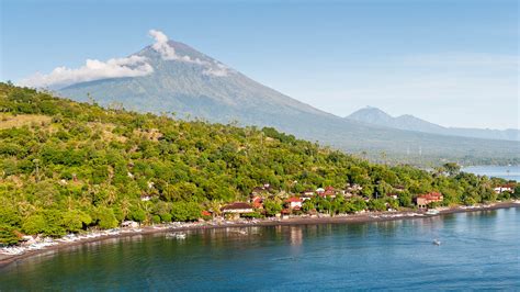 Scuba Diving in Amed, Bali | ZuBlu