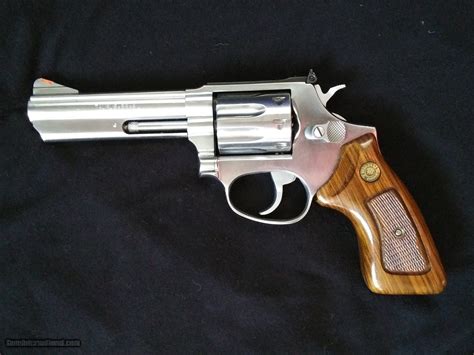 TAURUS Model 941, 22 Magnum Stainless 4 inch