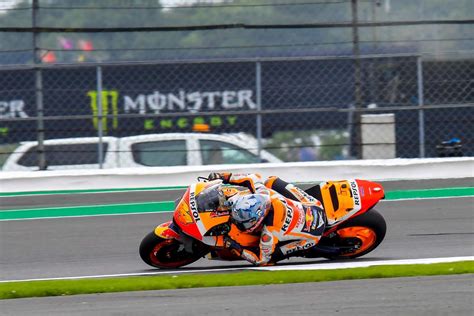 MotoGP | Pol Espargaro takes his first pole with Honda at the British ...