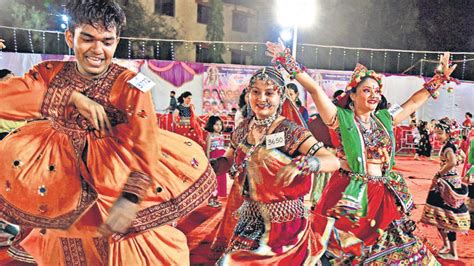 Mandals set the stage for city to sway this Navratri | Mumbai news - Hindustan Times