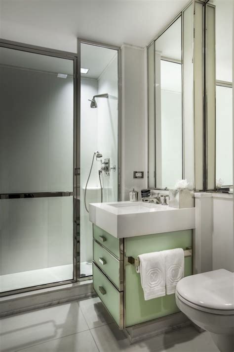 Here's How A 5-Star Hotel Keeps Its White Bathrooms Clean | Diy ...