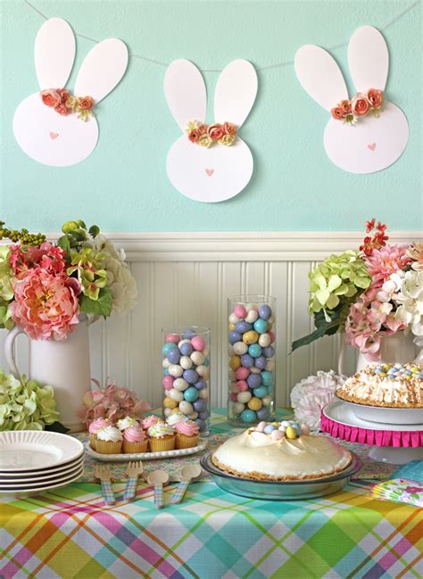 Easy Easter Table Decor and a Floral Crown Easter Bunny Garland