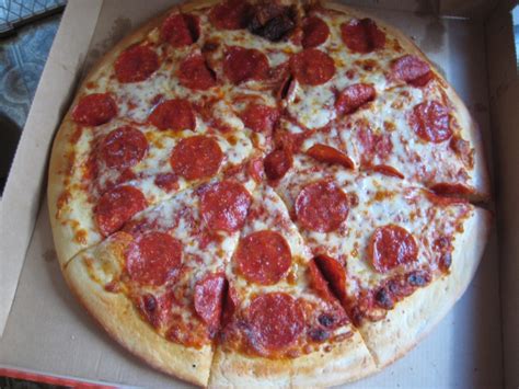 Review: Little Caesars - Hot-N-Ready Pepperoni Pizza