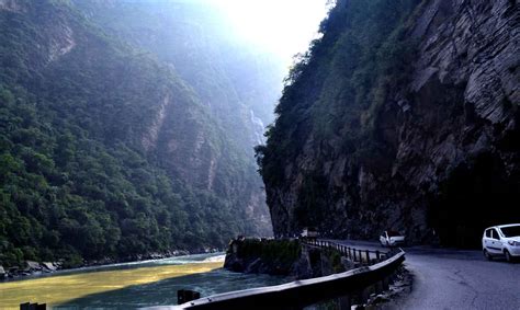 6 Most Scenic Road Trips Across India