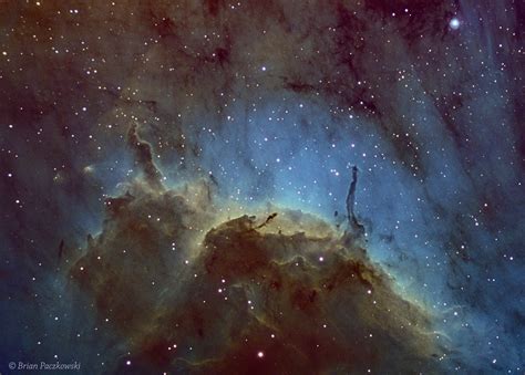 The Pelican Nebula (IC5070) in the Hubble SHO Palette : r/Astronomy