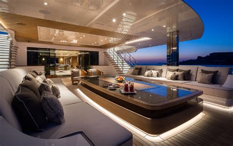 Inside Super Luxury Yachts