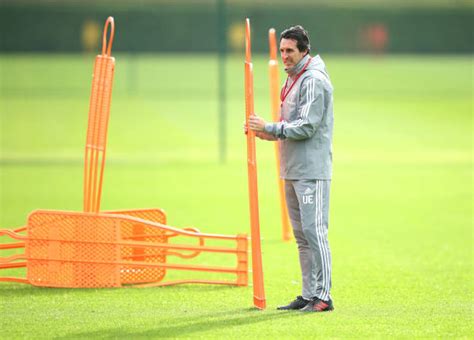 Valencia consider reappointing Unai Emery as head coach