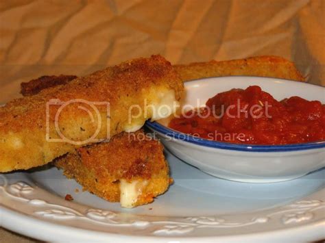 Gluten-Free Bay: Mission Possible: Gluten-Free Fried Mozzarella Sticks