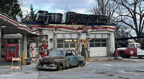 New Fallout TV series set photos show iconic Red Rocket gas station ...