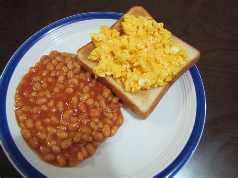 scrambled egg and beans on toast calories