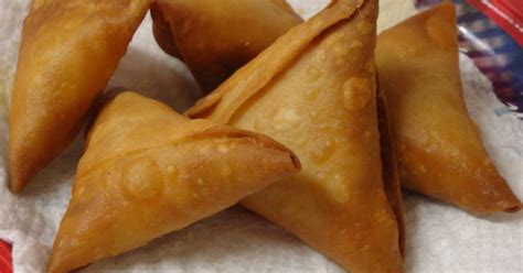 Beef Samosa Recipe by Nisha Mathew Alex - Cookpad