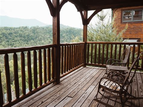 Best Gatlinburg Cabins with Hot Tub - Bloggy Moms Magazine