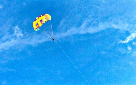 Parasailing in Myrtle Beach | Ocean Annie's Resorts