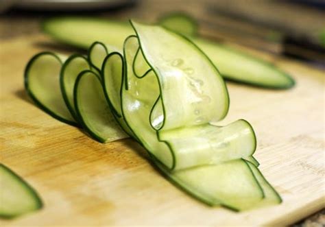 Cucumber Roll-Ups with Sun Dried Tomato Sauce | Detoxinista