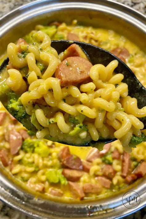 One-Pot Dinner With Knorr Cheddar Broccoli Pasta And Smoked Sausage