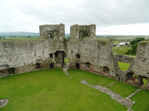 Rhuddlan Castle, North Wales | Photo Diary | Raiin Monkey