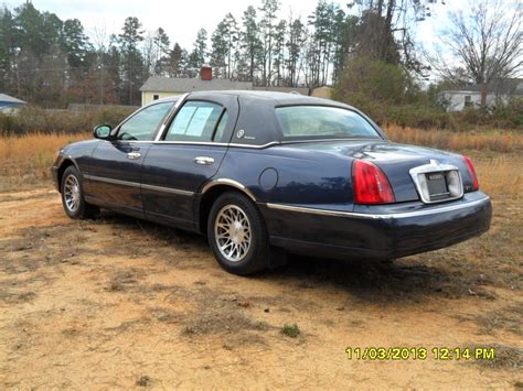 2002 Lincoln Town Car - Exterior Pictures - CarGurus