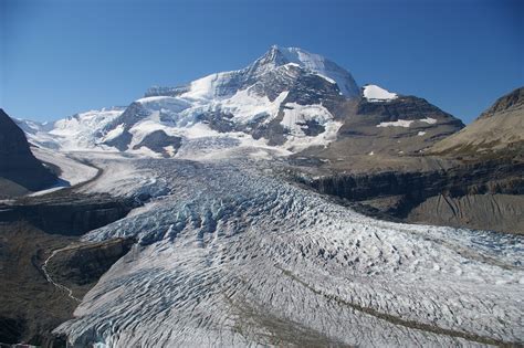 File:Mount Robson and the Robson Glacier.jpg