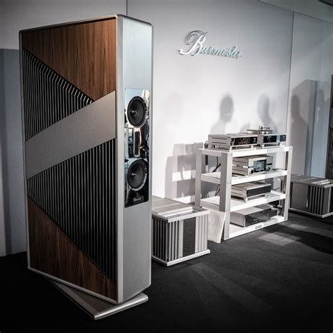 Burmester set up with the new 159 Mono Power Amplifier and BC350 Loudspeakers at the High End in ...