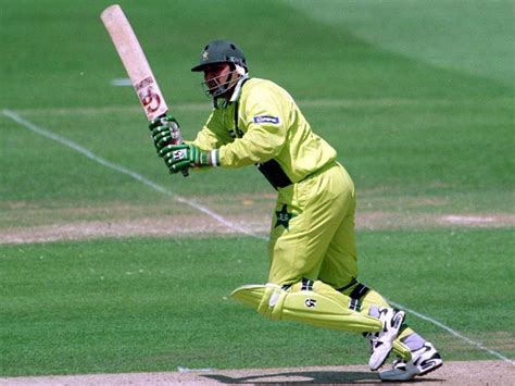 Inzamam run out viral video | Inzamam ul-Haq's famous run-outs: A look at some of most hilarious ...