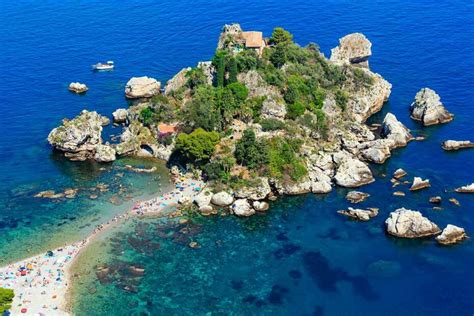 Isola Bella di Taormina: la sua storia, come raggiungerla e come visitarla