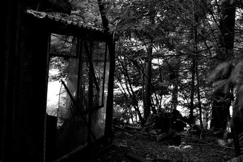 Abandoned Lake House | Bodomi | Flickr