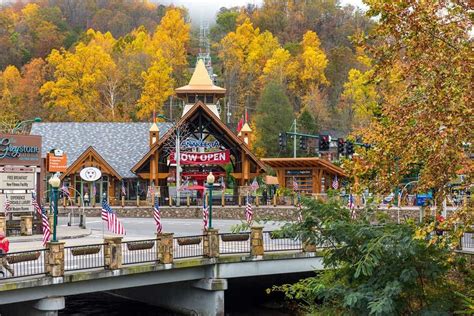 Great Smoky Lodge in Gatlinburg w/ 7 BR (Sleeps20)