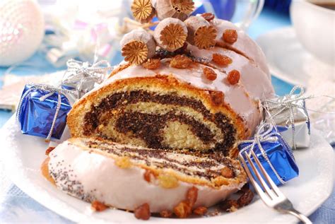 Traditional poppy cake with icing and raisins for Christmas in Poland http://www.ornamentshop ...