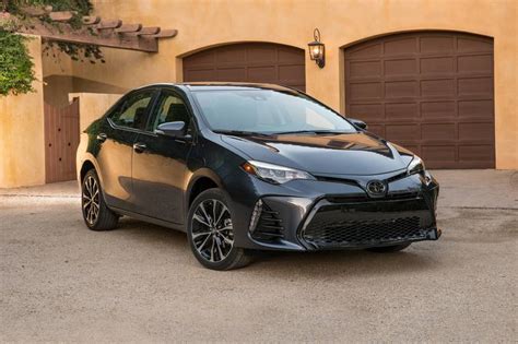 2018 Toyota Corolla Pictures - 229 Photos | Edmunds