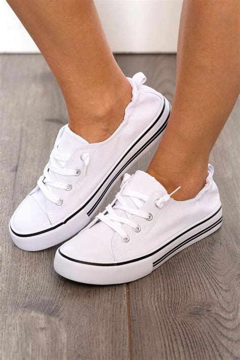 Feminine trendy inspo.. #nightoutwomensfashion | Sneakers, White tennis ...