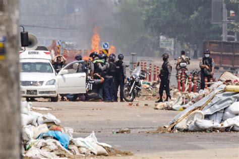 Photos: Protests Continue in Myanmar, Despite Crackdown - The Atlantic