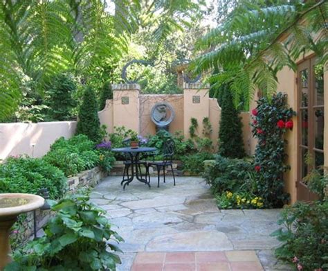 20+ Front Courtyard Decorating Ideas – The Urban Decor