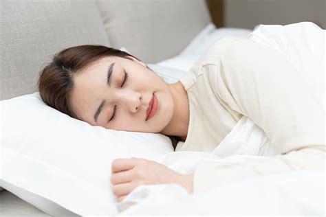 Side Sleeping: Which Side Is Best and How To Do It