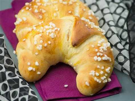 Luftige Kipferl - Rezept | Rezept | Kipferl, Brot backen rezept einfach, Frühstücksgebäck