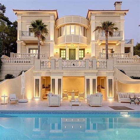 Luxury Homes with Pool - Millionaire Lifestyle