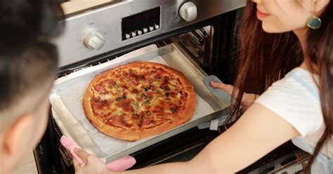 Reheat Pizza In Oven: A Comprehensive Guide & Best Tips