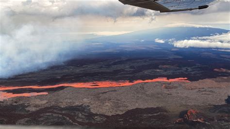 Satellites watch Mauna Loa, world's largest active volcano, erupt in Hawaii (photos) - Space ...