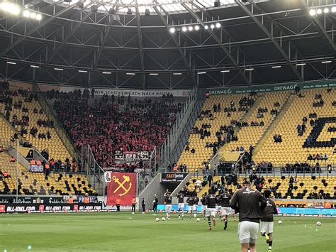 Anti-Antifa Banner beim Spiel gegen St. Pauli
