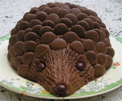 50 Easy Make Animal Cakes for Every Occasion ... | Animal cakes, Lamb cake, Giraffe cakes