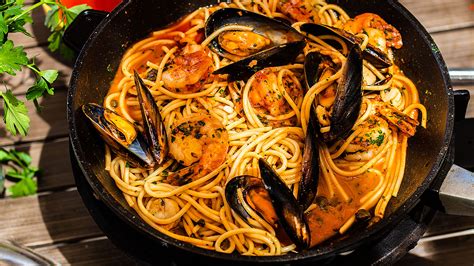 Seafood spaghetti marinara - Easy Meals with Video Recipes by Chef Joel Mielle - RECIPE30