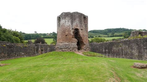 Exploring Skenfrith Castle - A 12th Century Welsh Ruin