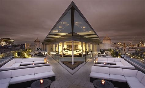 Sky-high Lounging: De 10 Mooiste Dakterrassen van Hotels - Pure Luxe