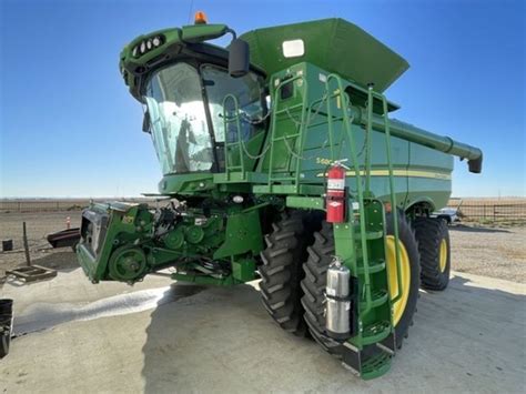 John Deere S680 Combine