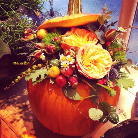 Halloween pumpkin with flowers , #zucca di halloween. Www.jardindivers.it | Fall flower ...