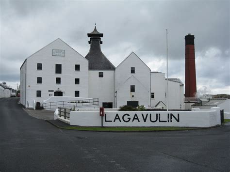 Lagavulin distillery © M J Richardson cc-by-sa/2.0 :: Geograph Britain and Ireland