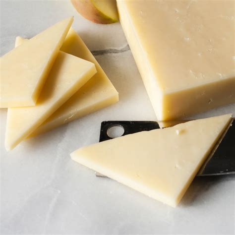 Organic Cheddar Cheese/Cut & Wrapped by igourmet/Cheese