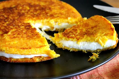 Venezuelan Cachapas with Queso de Mano Recipe + VIDEO - EnriLemoine